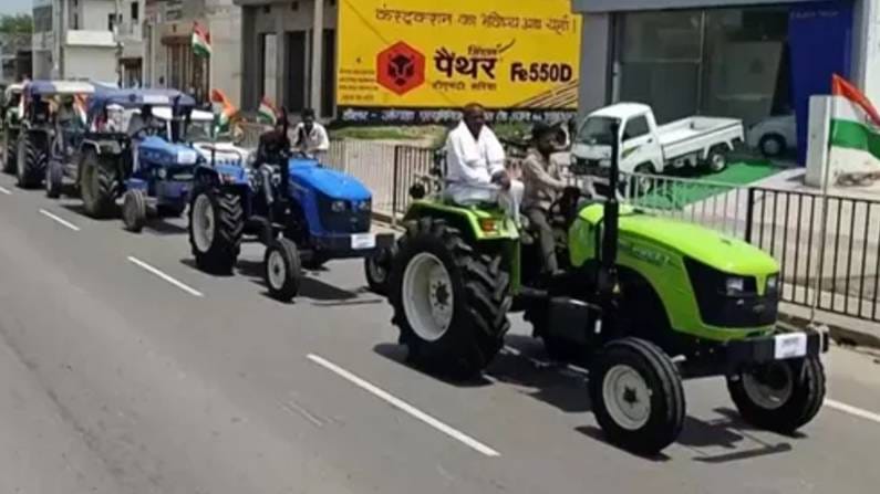 ಸ್ವಾತಂತ್ರ್ಯ ದಿನದಂದು ಪ್ರತಿಭಟನಾ ನಿರತ ರೈತರಿಂದ ಟ್ರ್ಯಾಕ್ಟರ್ ಪರೇಡ್; ಈ ಬಾರಿ ಮಹಿಳೆಯರ ನೇತೃತ್ವ ಸ್ವಾತಂತ್ರ್ಯ ದಿನದಂದು ಪ್ರತಿಭಟನಾ ನಿರತ ರೈತರಿಂದ ಟ್ರ್ಯಾಕ್ಟರ್ ಪರೇಡ್; ಈ ಬಾರಿ ಮಹಿಳೆಯರ ನೇತೃತ್ವ