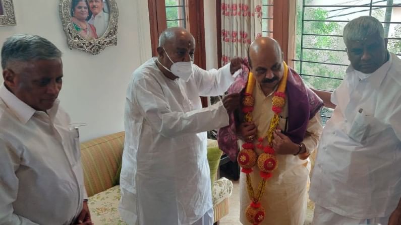 ಸಿಎಂ ಆದ ಕೂಡಲೆ ದೇವೇಗೌಡರ ಭೇಟಿಯ ಅಗತ್ಯವೇನಿತ್ತು?; ಬೊಮ್ಮಾಯಿ ವಿರುದ್ಧ ಪ್ರೀತಮ್ ಗೌಡ ಅಸಮಾಧಾನ ಸ್ಫೋಟ ಸಿಎಂ ಆದ ಕೂಡಲೆ ದೇವೇಗೌಡರ ಭೇಟಿಯ ಅಗತ್ಯವೇನಿತ್ತು?; ಬೊಮ್ಮಾಯಿ ವಿರುದ್ಧ ಪ್ರೀತಮ್ ಗೌಡ ಅಸಮಾಧಾನ ಸ್ಫೋಟ