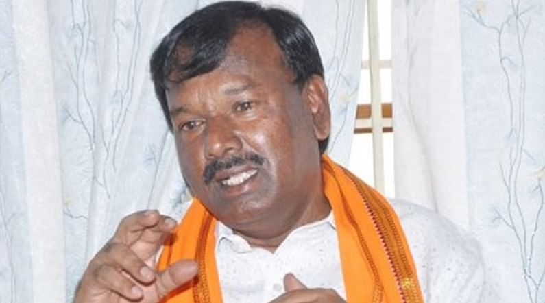 ನೆಲಮಂಗಲಕ್ಕೆ ಆಗಮಿಸಿದ ಕೇಂದ್ರ ಸಚಿವ ಎ.ನಾರಾಯಣಸ್ವಾಮಿ; ಕೊವಿಡ್ ನಿಯಮ ಉಲ್ಲಂಘಿಸಿ ಸಚಿವರಿಗೆ ಸ್ವಾಗತ ನೆಲಮಂಗಲಕ್ಕೆ ಆಗಮಿಸಿದ ಕೇಂದ್ರ ಸಚಿವ ಎ.ನಾರಾಯಣಸ್ವಾಮಿ; ಕೊವಿಡ್ ನಿಯಮ ಉಲ್ಲಂಘಿಸಿ ಸಚಿವರಿಗೆ ಸ್ವಾಗತ