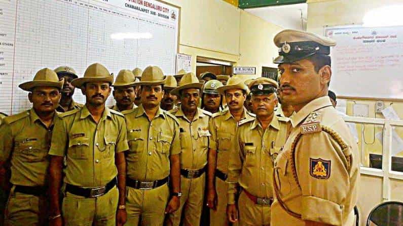 ಬೆಂಗಳೂರಿನಲ್ಲಿ 58 ದೇಶಗಳ 663 ವಿದೇಶಿಗರಿಂದ ಅಕ್ರಮ ವಾಸ; ಪೊಲೀಸರಿಂದ ಅಧಿಕೃತ ಪಟ್ಟಿ ಸಿದ್ಧ ಬೆಂಗಳೂರಿನಲ್ಲಿ 58 ದೇಶಗಳ 663 ವಿದೇಶಿಗರಿಂದ ಅಕ್ರಮ ವಾಸ; ಪೊಲೀಸರಿಂದ ಅಧಿಕೃತ ಪಟ್ಟಿ ಸಿದ್ಧ