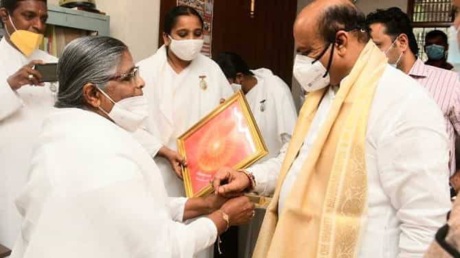 ಮುಖ್ಯಮಂತ್ರಿ ಬಸವರಾಜ ಬೊಮ್ಮಾಯಿಗೂ ಸಹೋದರಿಯರ ರಕ್ಷಾ ಬಂಧನ