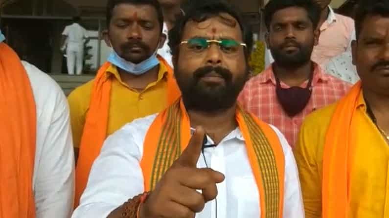 ಸಿದ್ದರಾಮಯ್ಯರನ್ನೂ ಸೇರಿ ಕಾಂಗ್ರೆಸ್ ನಾಯಕರನ್ನು ಪಾಕಿಸ್ತಾನಕ್ಕೆ ಕಳಿಸುವಂತೆ ಕರೆ ನೀಡಿದ ಶ್ರೀರಾಮಸೇನಾ ಮುಖಂಡ ಸಿದ್ದರಾಮಯ್ಯರನ್ನೂ ಸೇರಿ ಕಾಂಗ್ರೆಸ್ ನಾಯಕರನ್ನು ಪಾಕಿಸ್ತಾನಕ್ಕೆ ಕಳಿಸುವಂತೆ ಕರೆ ನೀಡಿದ ಶ್ರೀರಾಮಸೇನಾ ಮುಖಂಡ