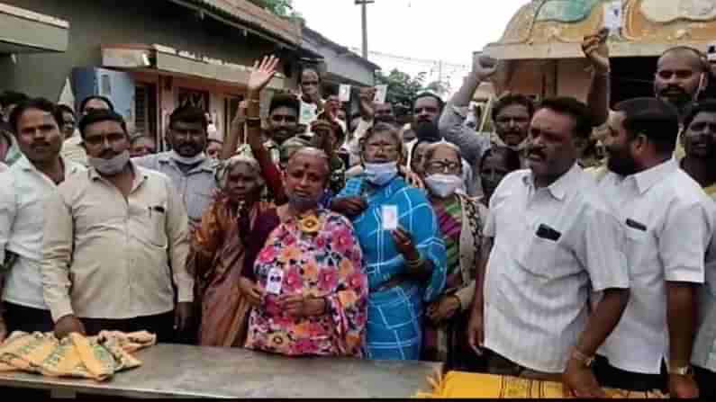 ದೊಡ್ಡಬಳ್ಳಾಪುರ ನಗರಸಭೆ ಚುನಾವಣೆ; ಮತದಾರರ ಪಟ್ಟಿಯಲ್ಲಿ ತಮ್ಮನ್ನು ಸೇರಿಸಿಲ್ಲವೆಂದು ಸ್ಥಳೀಯ 1,540 ನಿವಾಸಿಗಳಿಂದ ಪ್ರತಿಭಟನೆ