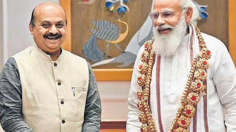 ಪ್ರಧಾನಿ ಮೋದಿಗೆ ಶಿರಸಿಯ ಕುಶಲಕರ್ಮಿಗಳು ರಚಿಸಿದ ಶ್ರೀಗಂಧದ ಹಾರ ಉಡುಗೊರೆ ನೀಡಿದ ಸಿಎಂ ಬಸವರಾಜ ಬೊಮ್ಮಾಯಿ ಪ್ರಧಾನಿ ಮೋದಿಗೆ ಶಿರಸಿಯ ಕುಶಲಕರ್ಮಿಗಳು ರಚಿಸಿದ ಶ್ರೀಗಂಧದ ಹಾರ ಉಡುಗೊರೆ ನೀಡಿದ ಸಿಎಂ ಬಸವರಾಜ ಬೊಮ್ಮಾಯಿ