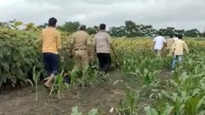 ಯಾರು ನೀವು? ಎಲ್ಲಿಂದ ಬಂದವರು? ಕೊಪ್ಪಳ ಪೊಲೀಸರ ಪ್ರಶ್ನೆಗೆ ಉತ್ತರಿಸದೇ ಬ್ಯಾಗ್ನಲ್ಲಿದ್ದ 17 ಲಕ್ಷ 50 ಸಾವಿರ ಬಿಟ್ಟು ನಾಪತ್ತೆಯಾದ ಅಪರಿಚಿತರು!