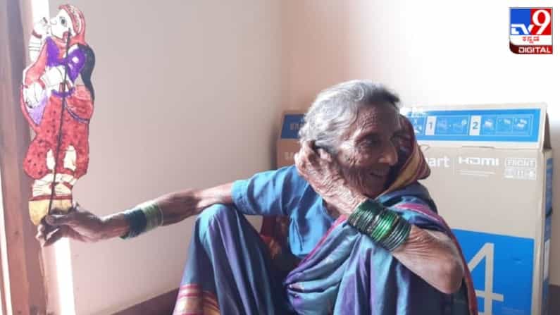 ಕೊಪ್ಪಳ: ಜಾನಪದ ಶ್ರೀ ಪುರಸ್ಕೃತ ಶತಾಯುಷಿ ಅಜ್ಜಿಯೂ ಸೇರಿ ತೊಗಲುಗೊಂಬೆಯಾಟ ಪ್ರದರ್ಶಿಸುವ ಒಂದೇ ಕುಟುಂಬದ 6 ಸದಸ್ಯರು ಕೊಪ್ಪಳ: ಜಾನಪದ ಶ್ರೀ ಪುರಸ್ಕೃತ ಶತಾಯುಷಿ ಅಜ್ಜಿಯೂ ಸೇರಿ ತೊಗಲುಗೊಂಬೆಯಾಟ ಪ್ರದರ್ಶಿಸುವ ಒಂದೇ ಕುಟುಂಬದ 6 ಸದಸ್ಯರು