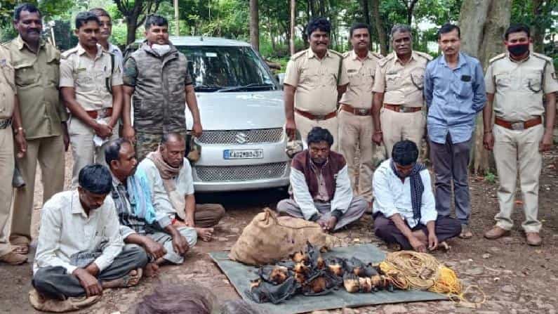 85 ಬಾವಲಿಗಳ ಮಾರಣ ಹೋಮ; ಐವರು ಆರೋಪಿಗಳನ್ನು ವಶಕ್ಕೆ ಪಡೆದ ಅರಣ್ಯ ಇಲಾಖೆ 85 ಬಾವಲಿಗಳ ಮಾರಣ ಹೋಮ; ಐವರು ಆರೋಪಿಗಳನ್ನು ವಶಕ್ಕೆ ಪಡೆದ ಅರಣ್ಯ ಇಲಾಖೆ