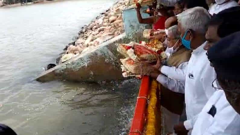 ಸಂಪೂರ್ಣ ಭರ್ತಿಯಾದ ಆಲಮಟ್ಟಿ ಸಾಗರಕ್ಕೆ ಗಂಗಾಪೂಜೆ ನೆರವೇರಿಸಿದ ಮುಖ್ಯಮಂತ್ರಿ ಬಸವರಾಜ ಬೊಮ್ಮಾಯಿ ಸಂಪೂರ್ಣ ಭರ್ತಿಯಾದ ಆಲಮಟ್ಟಿ ಸಾಗರಕ್ಕೆ ಗಂಗಾಪೂಜೆ ನೆರವೇರಿಸಿದ ಮುಖ್ಯಮಂತ್ರಿ ಬಸವರಾಜ ಬೊಮ್ಮಾಯಿ