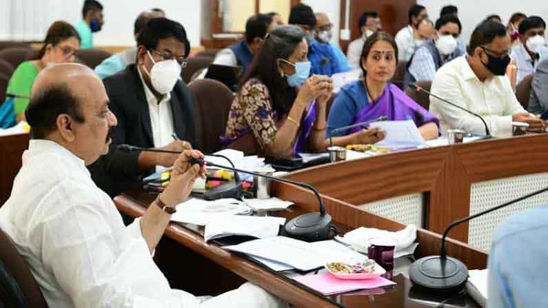 ನಾನು ಸೈಲೆಂಟ್ ಇರಬಹುದು, ಆದರೆ ಕೆಲಸದ ವಿಚಾರದಲ್ಲಿ ಸುಮ್ಮನಿರೋಲ್ಲ; ಅಧಿಕಾರಿಗಳಿಗೆ ಸಿಎಂ ಬೊಮ್ಮಾಯಿ ತರಾಟೆ ನಾನು ಸೈಲೆಂಟ್ ಇರಬಹುದು, ಆದರೆ ಕೆಲಸದ ವಿಚಾರದಲ್ಲಿ ಸುಮ್ಮನಿರೋಲ್ಲ; ಅಧಿಕಾರಿಗಳಿಗೆ ಸಿಎಂ ಬೊಮ್ಮಾಯಿ ತರಾಟೆ