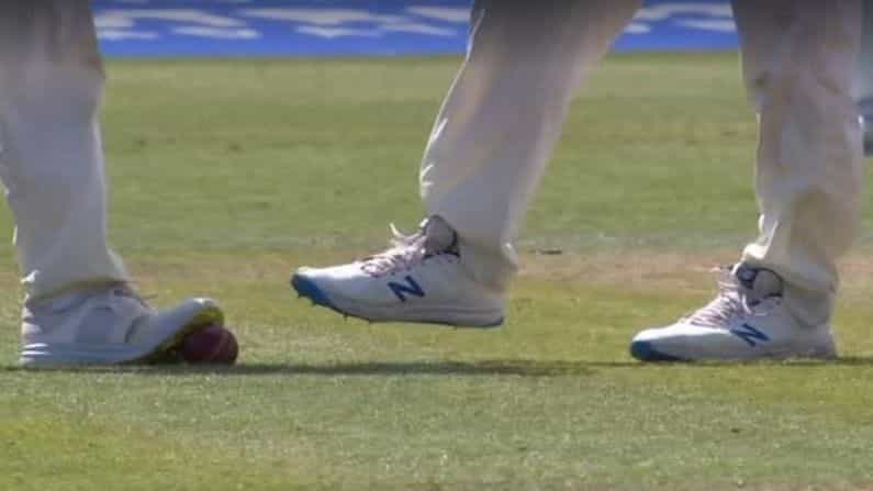 IND vs ENG: ಕ್ಯಾಮರಾದಲ್ಲಿ ಸೆರೆಯಾಯ್ತು ಇಂಗ್ಲೆಂಡ್ ಕ್ರಿಕೆಟಿಗರ ಕಳ್ಳಾಟ! ಬಾಲ್ ಟ್ಯಾಂಪರಿಂಗ್ ಪ್ರಕರಣದಲ್ಲಿ ಸಿಕ್ಕಿಬೀಳ್ತಾರಾ ಆಂಗ್ಲರು? IND vs ENG: ಕ್ಯಾಮರಾದಲ್ಲಿ ಸೆರೆಯಾಯ್ತು ಇಂಗ್ಲೆಂಡ್ ಕ್ರಿಕೆಟಿಗರ ಕಳ್ಳಾಟ! ಬಾಲ್ ಟ್ಯಾಂಪರಿಂಗ್ ಪ್ರಕರಣದಲ್ಲಿ ಸಿಕ್ಕಿಬೀಳ್ತಾರಾ ಆಂಗ್ಲರು?