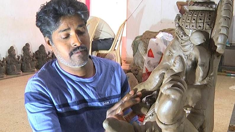 ಕೊರೊನಾ ಸಂಕಷ್ಟಕ್ಕೆ ನಲುಗಿದ ಗಣಪತಿ ಮೂರ್ತಿ ತಯಾರಕರ ಬದುಕು; ಅತಂತ್ರ ಸ್ಥಿತಿಯಲ್ಲಿ ಕಲೆಗಾರರು ಕೊರೊನಾ ಸಂಕಷ್ಟಕ್ಕೆ ನಲುಗಿದ ಗಣಪತಿ ಮೂರ್ತಿ ತಯಾರಕರ ಬದುಕು; ಅತಂತ್ರ ಸ್ಥಿತಿಯಲ್ಲಿ ಕಲೆಗಾರರು