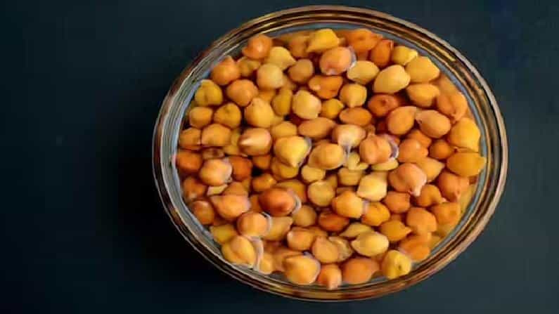 Health Benefits: ನೆನೆಸಿದ ಕಡಲೆಕಾಳು ನೀರು ಕುಡಿಯುವುದರಿಂದ ರೋಗನಿರೋಧಕ ಶಕ್ತಿ ಹೆಚ್ಚಾಗುತ್ತದೆ Health Benefits: ನೆನೆಸಿದ ಕಡಲೆಕಾಳು ನೀರು ಕುಡಿಯುವುದರಿಂದ ರೋಗನಿರೋಧಕ ಶಕ್ತಿ ಹೆಚ್ಚಾಗುತ್ತದೆ