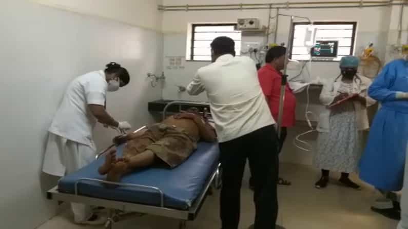 ಗ್ರಾಮೀಣ ಬ್ಯಾಂಕ್ ಮ್ಯಾನೇಜರ್ ಮತ್ತು ಪತ್ನಿಯ ಮೇಲೆ ಮಾರಣಾಂತಿಕ ಹಲ್ಲೆ ಮಾಡಿ ತಿಜೋರಿ ದೋಚಿದ ದುಷ್ಕರ್ಮಿಗಳು ಗ್ರಾಮೀಣ ಬ್ಯಾಂಕ್ ಮ್ಯಾನೇಜರ್ ಮತ್ತು ಪತ್ನಿಯ ಮೇಲೆ ಮಾರಣಾಂತಿಕ ಹಲ್ಲೆ ಮಾಡಿ ತಿಜೋರಿ ದೋಚಿದ ದುಷ್ಕರ್ಮಿಗಳು