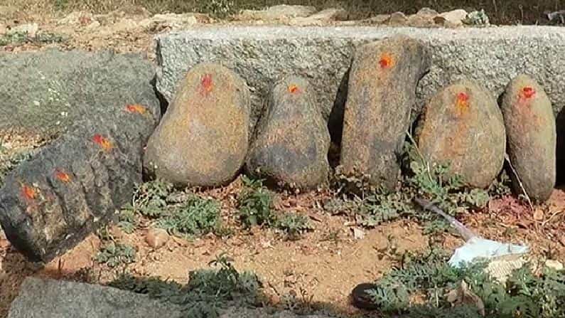 ಕುರುಡುಮಲೆ ಗ್ರಾಮದಲ್ಲಿ ಸಿಗುತ್ತೆ ಚಿನ್ನದ ನಾಣ್ಯ; ಮೂರು ಯುಗದ ಇತಿಹಾಸ ಹೇಳುವ ಈ ಸ್ಥಳದಲ್ಲಿದೆ ಒಂದು ವಿಶಿಷ್ಟ ನಂಬಿಕೆ ಕುರುಡುಮಲೆ ಗ್ರಾಮದಲ್ಲಿ ಸಿಗುತ್ತೆ ಚಿನ್ನದ ನಾಣ್ಯ; ಮೂರು ಯುಗದ ಇತಿಹಾಸ ಹೇಳುವ ಈ ಸ್ಥಳದಲ್ಲಿದೆ ಒಂದು ವಿಶಿಷ್ಟ ನಂಬಿಕೆ