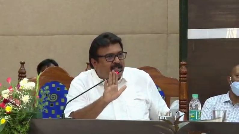 ಮಂಡ್ಯ: ದಿಶಾ ಸಭೆ ಆರಂಭದಲ್ಲೇ ಸಂಸದೆ ಸುಮಲತಾಗೆ ಶಾಸಕ ರವೀಂದ್ರ ಶ್ರೀಕಂಠಯ್ಯ ಟಾಂಗ್, ಸುಮಲತಾ ಸಿಬ್ಬಂದಿ ವಿರುದ್ಧ ಗರಂ ಮಂಡ್ಯ: ದಿಶಾ ಸಭೆ ಆರಂಭದಲ್ಲೇ ಸಂಸದೆ ಸುಮಲತಾಗೆ ಶಾಸಕ ರವೀಂದ್ರ ಶ್ರೀಕಂಠಯ್ಯ ಟಾಂಗ್, ಸುಮಲತಾ ಸಿಬ್ಬಂದಿ ವಿರುದ್ಧ ಗರಂ