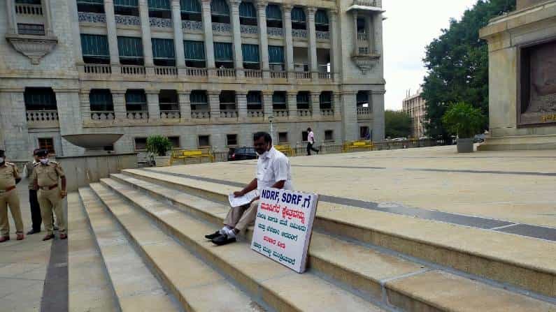 MP Kumaraswamy: ವಿಧಾನಸೌಧ ಎದುರು ಧರಣಿ ಕುಳಿತ ಬಿಜೆಪಿ ಶಾಸಕ ಎಂ.ಪಿ. ಕುಮಾರಸ್ವಾಮಿ! ಡಿಮ್ಯಾಂಡ್​​ ಏನು?