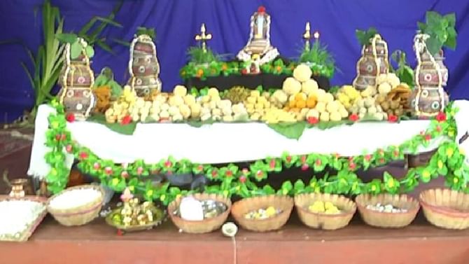 ಧಾರವಾಡ: ನಾಗರ ಪಂಚಮಿ ಅಂದರೆ ಉಂಡೆಗಳ ಹಬ್ಬ; ರವೆ, ಹೆಸರಿಟ್ಟು, ಎಳ್ಳು, ಕಡಲೆ ಸಮಾಗಮ ಧಾರವಾಡ: ನಾಗರ ಪಂಚಮಿ ಅಂದರೆ ಉಂಡೆಗಳ ಹಬ್ಬ; ರವೆ, ಹೆಸರಿಟ್ಟು, ಎಳ್ಳು, ಕಡಲೆ ಸಮಾಗಮ