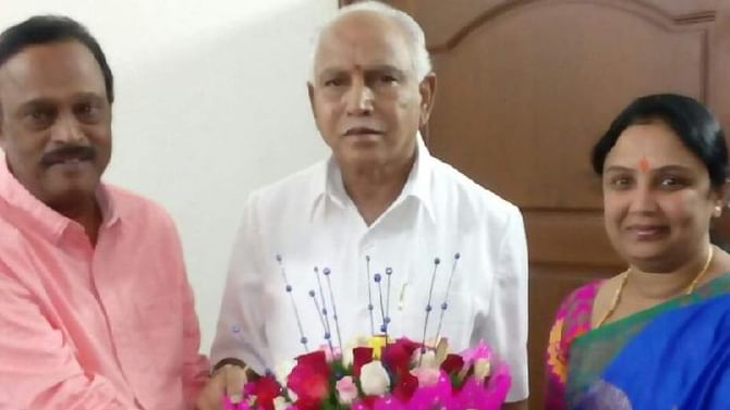 ದೊಡ್ಡಬಳ್ಳಾಪುರದ ಮಾಜಿ ಶಾಸಕ ಮತ್ತು ಪತ್ನಿ ವಿರುದ್ಧ ಕೇಸ್ ದಾಖಲು; 3 ಕೋಟಿ ರೂ. ಪಡೆದು ವಂಚನೆ ಆರೋಪ ದೊಡ್ಡಬಳ್ಳಾಪುರದ ಮಾಜಿ ಶಾಸಕ ಮತ್ತು ಪತ್ನಿ ವಿರುದ್ಧ ಕೇಸ್ ದಾಖಲು; 3 ಕೋಟಿ ರೂ. ಪಡೆದು ವಂಚನೆ ಆರೋಪ