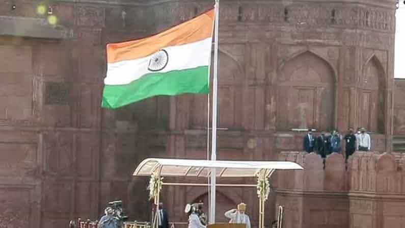 75th Indian Independence Day: ಕೆಂಪುಕೋಟೆ ಮೇಲೆ ಪ್ರಧಾನಿ ಮೋದಿ ಧ್ವಜಾರೋಹಣ, ಗಗನದಲ್ಲಿ ಹಾರಿದ ತ್ರಿವರ್ಣ ಧ್ವಜ 75th Indian Independence Day: ಕೆಂಪುಕೋಟೆ ಮೇಲೆ ಪ್ರಧಾನಿ ಮೋದಿ ಧ್ವಜಾರೋಹಣ, ಗಗನದಲ್ಲಿ ಹಾರಿದ ತ್ರಿವರ್ಣ ಧ್ವಜ