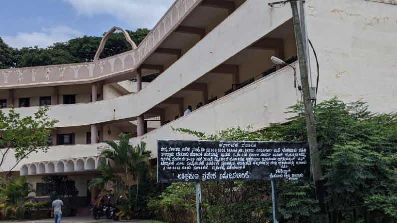 ಬೆಂಗಳೂರು: 40 ವರ್ಷಗಳಿಂದ ಅತಿಕ್ರಮಿಸಿದ ಜಮೀನು ಸರ್ಕಾರದ ವಶಕ್ಕೆ: ಡಿಸಿ ಜೆ. ಮಂಜುನಾಥ್ ಬೆಂಗಳೂರು: 40 ವರ್ಷಗಳಿಂದ ಅತಿಕ್ರಮಿಸಿದ ಜಮೀನು ಸರ್ಕಾರದ ವಶಕ್ಕೆ: ಡಿಸಿ ಜೆ. ಮಂಜುನಾಥ್