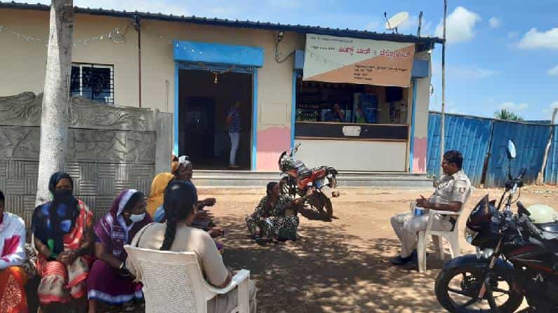 ಬಾಗಲಕೋಟೆ: ಬಾರ್ ಅಂಡ್ ರೆಸ್ಟೊರೆಂಟ್ ಸ್ಥಳಾಂತರಕ್ಕೆ ಆಗ್ರಹ; ಎಂಟನೇ ದಿನಕ್ಕೆ ಕಾಲಿಟ್ಟ ಮಹಿಳೆಯರ ಪ್ರತಿಭಟನೆ ಬಾಗಲಕೋಟೆ: ಬಾರ್ ಅಂಡ್ ರೆಸ್ಟೊರೆಂಟ್ ಸ್ಥಳಾಂತರಕ್ಕೆ ಆಗ್ರಹ; ಎಂಟನೇ ದಿನಕ್ಕೆ ಕಾಲಿಟ್ಟ ಮಹಿಳೆಯರ ಪ್ರತಿಭಟನೆ