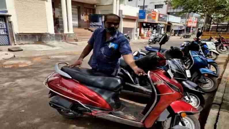 2 ಲಕ್ಷ ರೂ ಪಿ.ಎಫ್. ಹಣವನ್ನ ಬ್ಯಾಂಕ್ ಮುಂದೆ ನಿಲ್ಲಿಸಿದ್ದ ಬೈಕ್ನಿಂದ ಹಾಡಹಗಲೇ ಎಗರಿಸಿದರು!