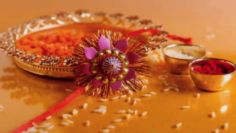 Raksha Bandhan 2021: ಅಶುಭ ಘಳಿಗೆಯಲ್ಲಿ ರಾಖಿ ಕಟ್ಟಲೇ ಬಾರದು; ಯಾವ ಮುಹೂರ್ತದಲ್ಲಿ ರಾಖಿ ಕಟ್ಟಬೇಕು ಇಲ್ಲಿದೆ ಮಾಹಿತಿ Raksha Bandhan 2021: ಅಶುಭ ಘಳಿಗೆಯಲ್ಲಿ ರಾಖಿ ಕಟ್ಟಲೇ ಬಾರದು; ಯಾವ ಮುಹೂರ್ತದಲ್ಲಿ ರಾಖಿ ಕಟ್ಟಬೇಕು ಇಲ್ಲಿದೆ ಮಾಹಿತಿ