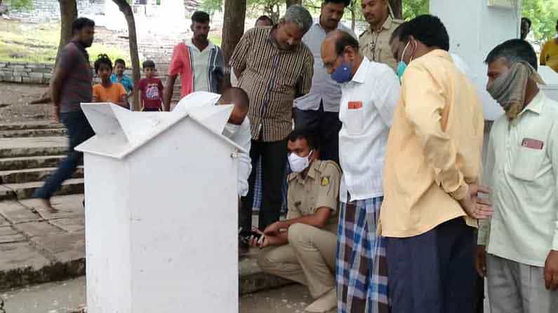 ಕಲಬುರಗಿ ಜಿಲ್ಲೆಯಲ್ಲಿ ಹೆಚ್ಚಾದ ಕಳ್ಳತನ; ದೇವಸ್ಥಾನ, ಮಠ, ದರ್ಗಾಗಳಲ್ಲಿನ ಹುಂಡಿ ಹಣ ಮಂಗಮಾಯ ಕಲಬುರಗಿ ಜಿಲ್ಲೆಯಲ್ಲಿ ಹೆಚ್ಚಾದ ಕಳ್ಳತನ; ದೇವಸ್ಥಾನ, ಮಠ, ದರ್ಗಾಗಳಲ್ಲಿನ ಹುಂಡಿ ಹಣ ಮಂಗಮಾಯ