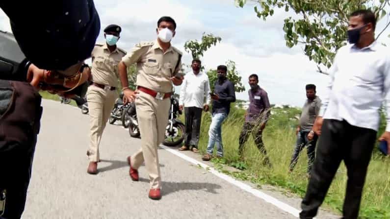 ಮದುವೆ ಮಾಡಿಕೊಟ್ಟಿಲ್ಲ ಎಂದು ಹುಡುಗಿಯ ತಂದೆಯನ್ನೇ ಕೊಂದಿದ್ದ; ಮೈಸೂರು ರೇಪ್ ಕೇಸ್ ಆರೋಪಿಯ ಹಿನ್ನೆಲೆ ಬಯಲಿಗೆ ಮದುವೆ ಮಾಡಿಕೊಟ್ಟಿಲ್ಲ ಎಂದು ಹುಡುಗಿಯ ತಂದೆಯನ್ನೇ ಕೊಂದಿದ್ದ; ಮೈಸೂರು ರೇಪ್ ಕೇಸ್ ಆರೋಪಿಯ ಹಿನ್ನೆಲೆ ಬಯಲಿಗೆ