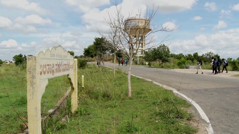 Mysuru Gang Rape: ಜೇಬಲ್ಲಿ ಸದಾ ಕಾಂಡೋಮ್ ಇಟ್ಟುಕೊಂಡೇ ಓಡಾಡುತ್ತಿದ್ದ ಆರೋಪಿ; 3 ಯುವತಿಯರು ಕೈಕೊಟ್ಟ ಬಳಿಕ ವಿಕೃತನಾಗಿದ್ದ Mysuru Gang Rape: ಜೇಬಲ್ಲಿ ಸದಾ ಕಾಂಡೋಮ್ ಇಟ್ಟುಕೊಂಡೇ ಓಡಾಡುತ್ತಿದ್ದ ಆರೋಪಿ; 3 ಯುವತಿಯರು ಕೈಕೊಟ್ಟ ಬಳಿಕ ವಿಕೃತನಾಗಿದ್ದ