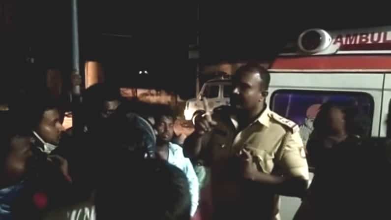 Mandya: ವೈದ್ಯನ ನಿರ್ಲಕ್ಷ್ಯದಿಂದ ಯುವಕ ಸಾವು ಆರೋಪ; ಕ್ಲಿನಿಕ್ ಎದುರು ಶವ ಇಟ್ಟು ಯುವಕನ ಕುಟುಂಬಸ್ಥರ ಧರಣಿ Mandya: ವೈದ್ಯನ ನಿರ್ಲಕ್ಷ್ಯದಿಂದ ಯುವಕ ಸಾವು ಆರೋಪ; ಕ್ಲಿನಿಕ್ ಎದುರು ಶವ ಇಟ್ಟು ಯುವಕನ ಕುಟುಂಬಸ್ಥರ ಧರಣಿ