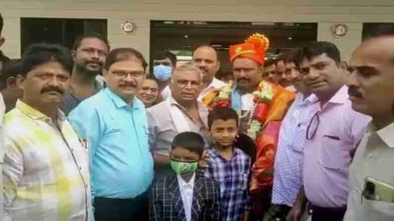 ಅಣಜಿ ಗ್ರಾಮದಿಂದ ಸೇನೆಗೆ ಸೇರಿದ್ದ ಏಕೈಕ ವ್ಯಕ್ತಿ 21 ವರ್ಷ ಕಾಲ ಸೇವೆ ಸಲ್ಲಿಸಿ ವಾಪಸ್; ಅದ್ದೂರಿ ಸ್ವಾಗತ