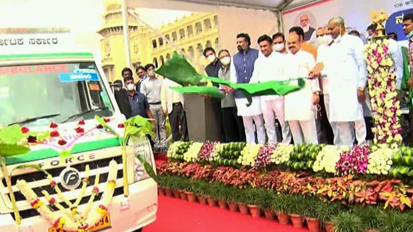 120 ಆ್ಯಂಬುಲೆನ್ಸ್ಗಳಿಗೆ ಚಾಲನೆ ನೀಡಿದ ಸಿಎಂ ಬಸವರಾಜ ಬೊಮ್ಮಾಯಿ