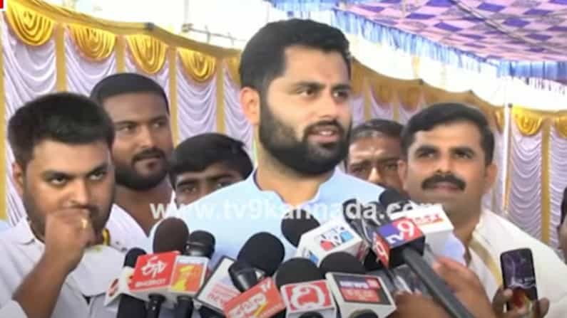 ಮಂಡ್ಯದಿಂದ ಸ್ಪರ್ಧೆಯೋ? ಮದ್ದೂರಿನಿಂದಲೋ?; ಚುನಾವಣೆ ಬಗ್ಗೆ ಪರೋಕ್ಷ ಸುಳಿವು ನೀಡಿದ ಅಭಿಷೇಕ್ ಅಂಬರೀಷ್ ಮಂಡ್ಯದಿಂದ ಸ್ಪರ್ಧೆಯೋ? ಮದ್ದೂರಿನಿಂದಲೋ?; ಚುನಾವಣೆ ಬಗ್ಗೆ ಪರೋಕ್ಷ ಸುಳಿವು ನೀಡಿದ ಅಭಿಷೇಕ್ ಅಂಬರೀಷ್