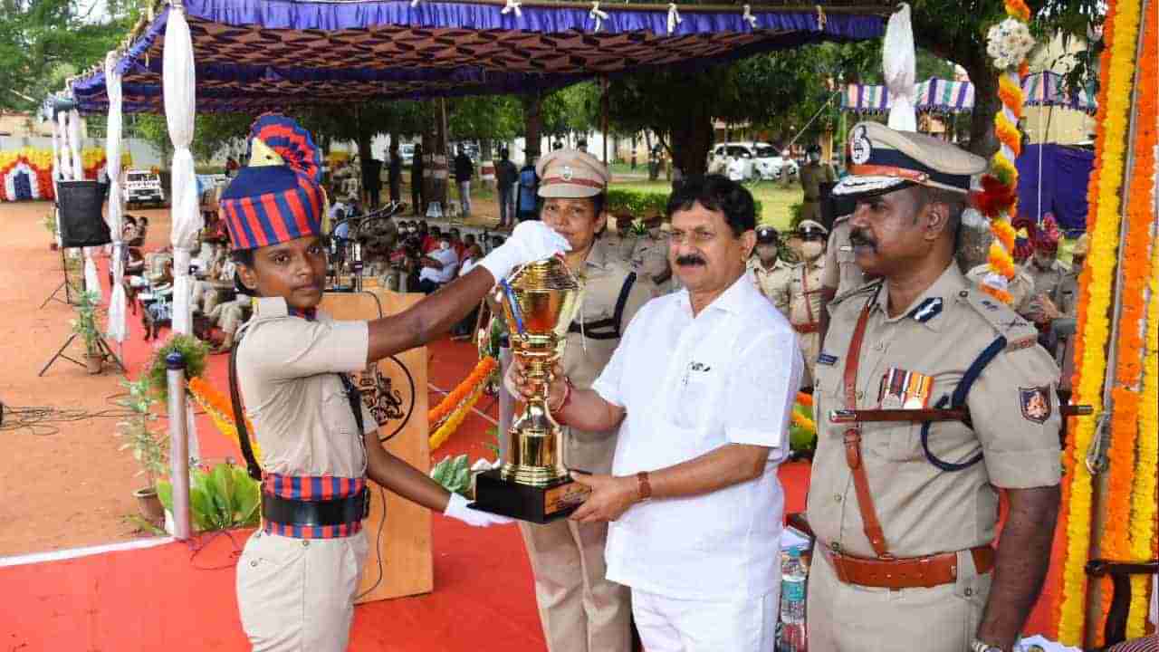 ಮಹಿಳಾ ಪೊಲೀಸ್ ಕಾನ್ಸ್​ಟೇಬಲ್​ ನಿರ್ಗಮನ ಪಥಸಂಚಲನ ಕಾರ್ಯಕ್ರಮದಲ್ಲಿ ಗೃಹ ಸಚಿವ ಆರಗ ಜ್ಞಾನೇಂದ್ರ ಭಾಗಿ