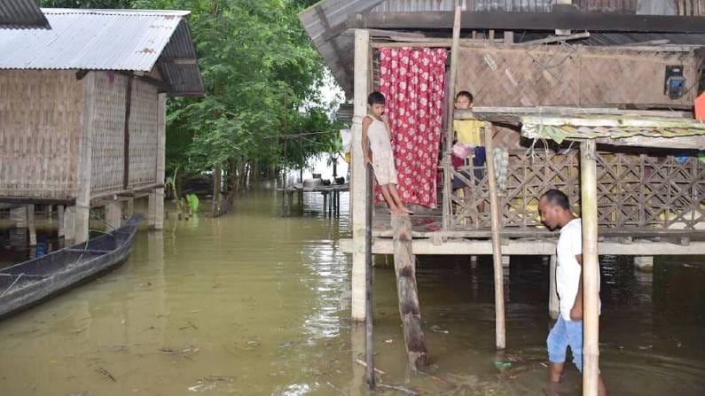 Assam Floods: ಪ್ರವಾಹಕ್ಕೆ ನಲುಗಿದ ಅಸ್ಸಾಂ; ಇಬ್ಬರು ಸಾವು, ಅಪಾರ ಬೆಳೆ ನಾಶ-ಪ್ರಧಾನಿಯಿಂದ ನೆರವಿನ ಭರವಸೆ Assam Floods: ಪ್ರವಾಹಕ್ಕೆ ನಲುಗಿದ ಅಸ್ಸಾಂ; ಇಬ್ಬರು ಸಾವು, ಅಪಾರ ಬೆಳೆ ನಾಶ-ಪ್ರಧಾನಿಯಿಂದ ನೆರವಿನ ಭರವಸೆ