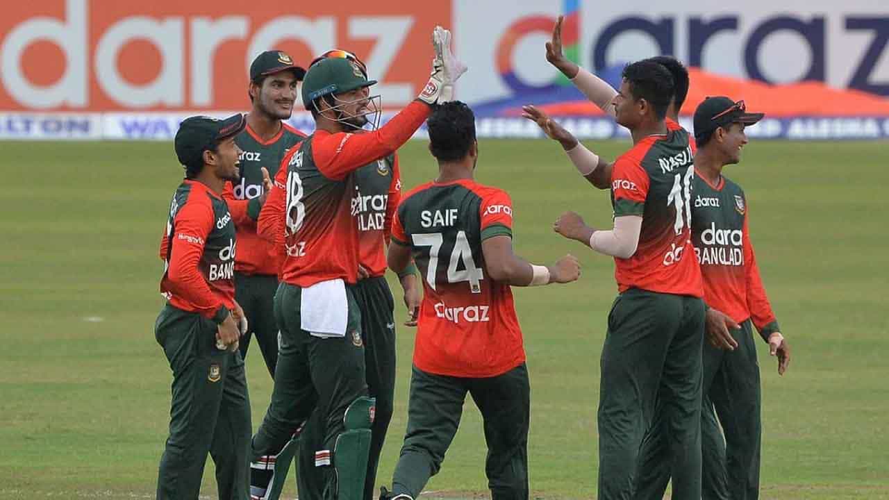 BAN vs NZ: ನ್ಯೂಜಿಲೆಂಡ್ ವಿರುದ್ಧದ ಸರಣಿಯೂ ವಶ: ಒಂದೇ ತಿಂಗಳಲ್ಲಿ ಮೂರು ಸರಣಿ ಗೆದ್ದ ಬಾಂಗ್ಲಾದೇಶ BAN vs NZ: ನ್ಯೂಜಿಲೆಂಡ್ ವಿರುದ್ಧದ ಸರಣಿಯೂ ವಶ: ಒಂದೇ ತಿಂಗಳಲ್ಲಿ ಮೂರು ಸರಣಿ ಗೆದ್ದ ಬಾಂಗ್ಲಾದೇಶ
