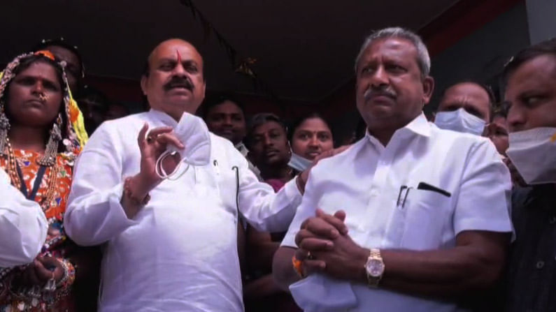 ಇಡೀ ರಾಜ್ಯದ ಜವಾಬ್ದಾರಿ ನನ್ನ ಮೇಲಿದೆ, ಆದ್ರೆ ನನ್ನ ತವರುಮನೆಯನ್ನು ನಾನೆಂದೂ ಮರೆಯುವುದಿಲ್ಲ; ಸಿಎಂ ಬೊಮ್ಮಾಯಿ ಇಡೀ ರಾಜ್ಯದ ಜವಾಬ್ದಾರಿ ನನ್ನ ಮೇಲಿದೆ, ಆದ್ರೆ ನನ್ನ ತವರುಮನೆಯನ್ನು ನಾನೆಂದೂ ಮರೆಯುವುದಿಲ್ಲ; ಸಿಎಂ ಬೊಮ್ಮಾಯಿ