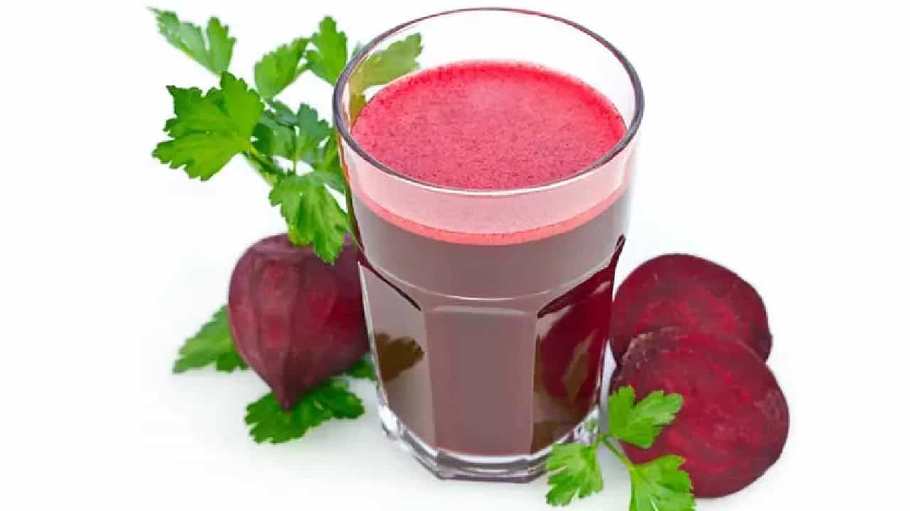 Beetroot Juice: ಬೀಟ್ರೂಟ್ ಜ್ಯೂಸ್ ಕುಡಿಯುವುದರಿಂದಾಗುವ ಅನೇಕ ಆರೋಗ್ಯಕರ ಬದಲಾವಣೆಗಳ ಬಗ್ಗೆ ಗಮನಹರಿಸಿ Beetroot Juice: ಬೀಟ್ರೂಟ್ ಜ್ಯೂಸ್ ಕುಡಿಯುವುದರಿಂದಾಗುವ ಅನೇಕ ಆರೋಗ್ಯಕರ ಬದಲಾವಣೆಗಳ ಬಗ್ಗೆ ಗಮನಹರಿಸಿ