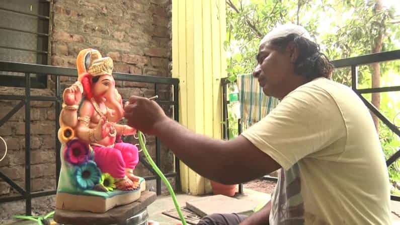 ಬೆಳಗಾವಿ: ಹಿಂದೂ ಮುಸ್ಲಿಂ ಭಾವೈಕ್ಯತೆಯ ಸಂಕೇತ ಮೊಹಮ್ಮದ್ ಜಮಾದಾರ್ ತಯಾರಿಸುವ ಗಣಪತಿ ಬೆಳಗಾವಿ: ಹಿಂದೂ ಮುಸ್ಲಿಂ ಭಾವೈಕ್ಯತೆಯ ಸಂಕೇತ ಮೊಹಮ್ಮದ್ ಜಮಾದಾರ್ ತಯಾರಿಸುವ ಗಣಪತಿ