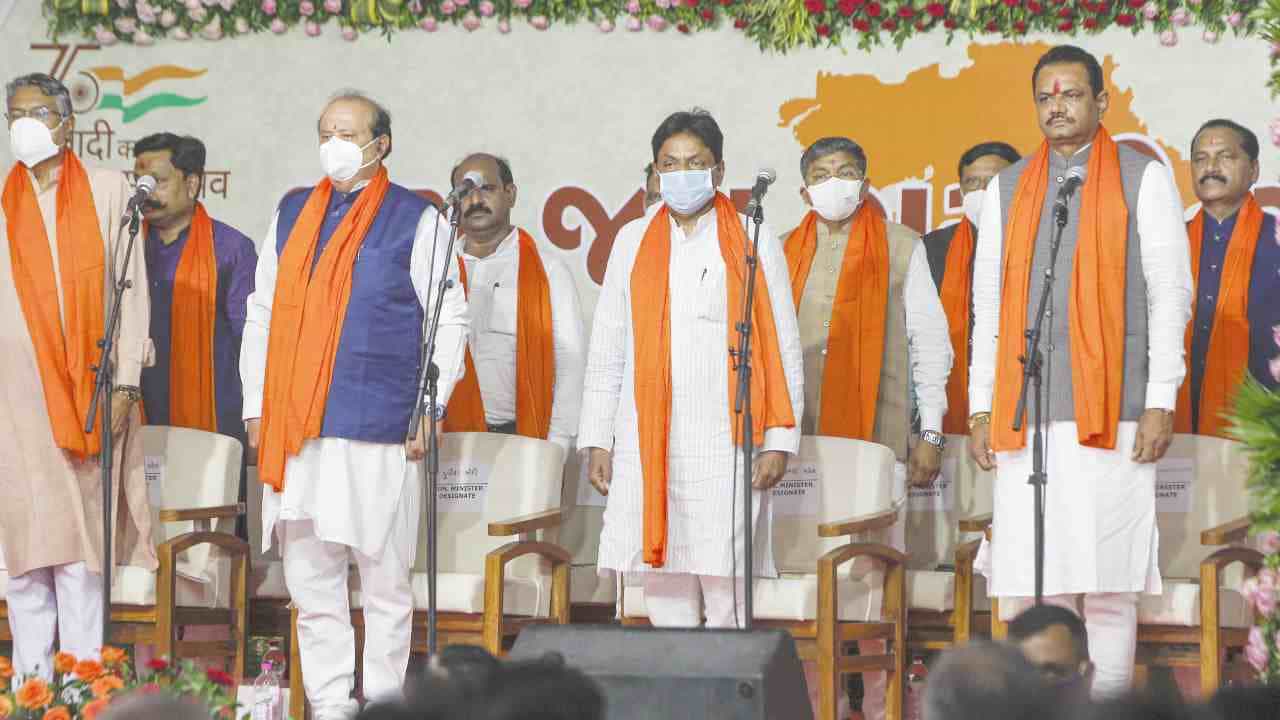 ಗುಜರಾತ್ನಲ್ಲಿ ಸಂಪೂರ್ಣ ಹೊಸ ಕ್ಯಾಬಿನೆಟ್ ರಚನೆ ; 24 ಮಂತ್ರಿಗಳ ಪಟ್ಟಿ ಹೀಗಿದೆ ಗುಜರಾತ್ನಲ್ಲಿ ಸಂಪೂರ್ಣ ಹೊಸ ಕ್ಯಾಬಿನೆಟ್ ರಚನೆ ; 24 ಮಂತ್ರಿಗಳ ಪಟ್ಟಿ ಹೀಗಿದೆ