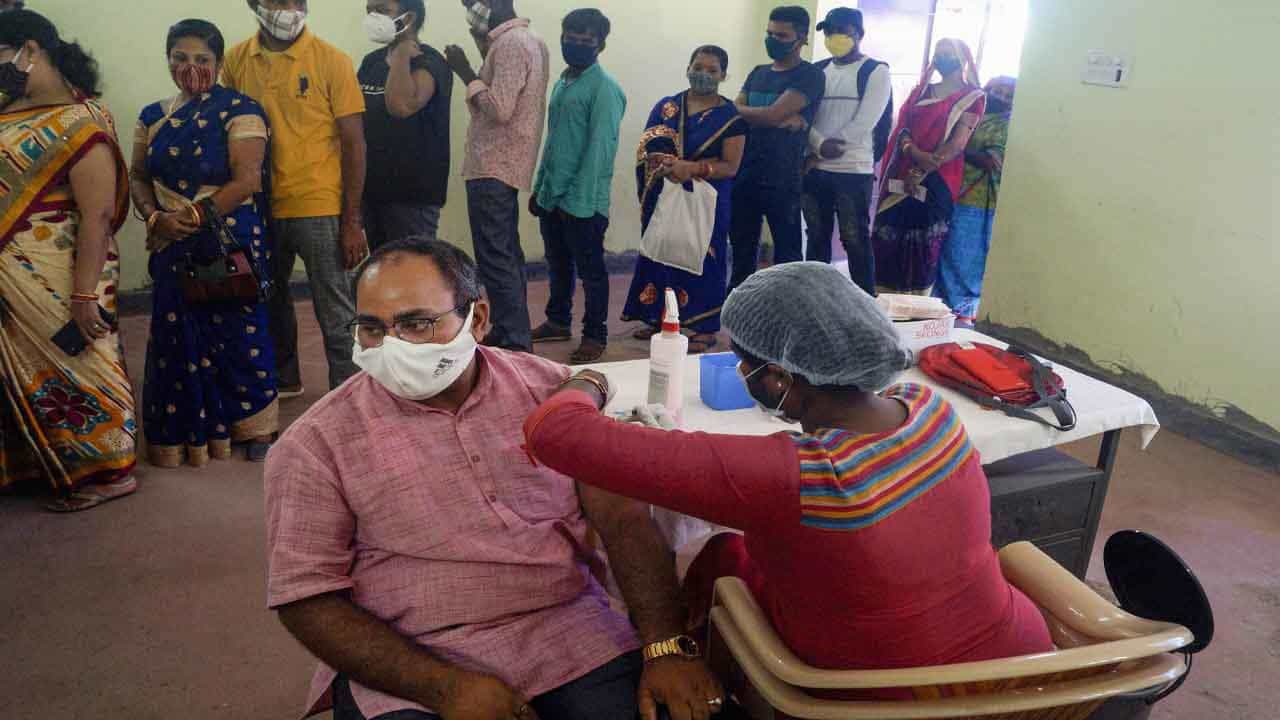 Coronavirus cases in India: ದೇಶದಲ್ಲಿ 31,382 ಹೊಸ ಕೊವಿಡ್ ಪ್ರಕರಣ ಪತ್ತೆ, 318 ಸಾವು Coronavirus cases in India: ದೇಶದಲ್ಲಿ 31,382 ಹೊಸ ಕೊವಿಡ್ ಪ್ರಕರಣ ಪತ್ತೆ, 318 ಸಾವು
