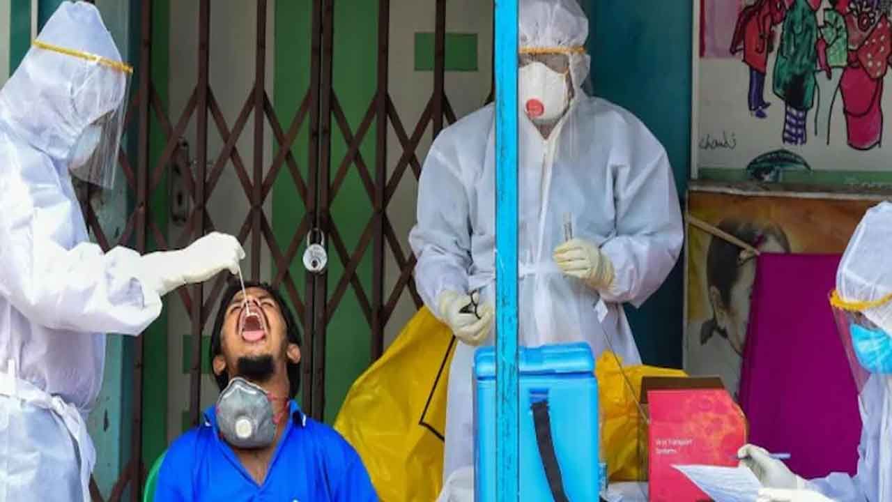 Coronavirus cases in India: ದೇಶದಲ್ಲಿ 30,570 ಹೊಸ ಕೊವಿಡ್ ಪ್ರಕರಣ ಪತ್ತೆ, ಸಕ್ರಿಯ ಪ್ರಕರಣಗಳ ಸಂಖ್ಯೆ ಇಳಿಮುಖ Coronavirus cases in India: ದೇಶದಲ್ಲಿ 30,570 ಹೊಸ ಕೊವಿಡ್ ಪ್ರಕರಣ ಪತ್ತೆ, ಸಕ್ರಿಯ ಪ್ರಕರಣಗಳ ಸಂಖ್ಯೆ ಇಳಿಮುಖ
