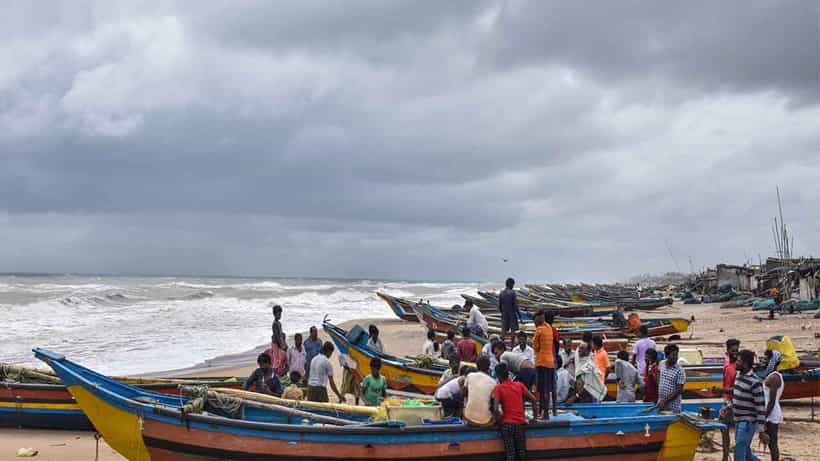 Cyclone Gulab ಅಬ್ಬರಿಸಿದ ಗುಲಾಬ್ ಚಂಡಮಾರುತ: ಆಂಧ್ರ ಪ್ರದೇಶದ ಇಬ್ಬರು ಮೀನುಗಾರರು ಸಾವು, ಒಬ್ಬ ನಾಪತ್ತೆ