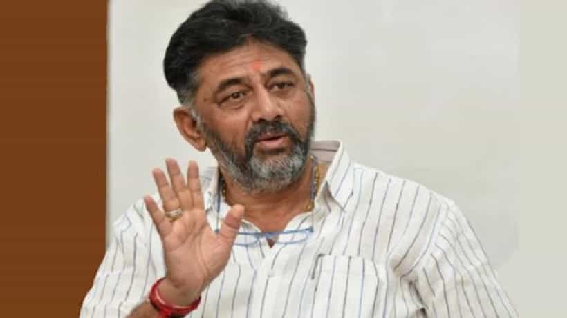 ಏನೂ ಹೇಳಬೇಡ ಸುಮ್ನಿರಪ್ಪ, ಸ್ಪಷ್ಟನೆ ನೀಡುವುದಕ್ಕೆ ಮುಂದಾದ ಉಗ್ರಪ್ಪ ವಿರುದ್ಧ ಡಿಕೆ ಶಿವಕುಮಾರ್ ಉಗ್ರ ರೂಪ!