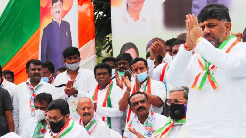 ಅಧಿಕಾರಕ್ಕೆ ಬಂದ ಮೊದಲ ದಿನವೇ ಉಚಿತ ಅಕ್ಕಿ ಘೋಷಿಸಿದ ನಾಯಕ: ಸಿದ್ದರಾಮಯ್ಯಗೆ ಡಿಕೆಶಿ ತಾರೀಪು ಅಧಿಕಾರಕ್ಕೆ ಬಂದ ಮೊದಲ ದಿನವೇ ಉಚಿತ ಅಕ್ಕಿ ಘೋಷಿಸಿದ ನಾಯಕ: ಸಿದ್ದರಾಮಯ್ಯಗೆ ಡಿಕೆಶಿ ತಾರೀಪು