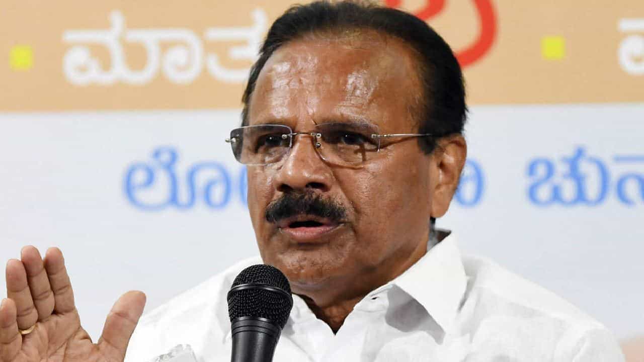 ಯಡಿಯೂರಪ್ಪನವರನ್ನು ಮೂಲೆಗುಂಪು ಮಾಡಿಲ್ಲ; ಬಿಜೆಪಿ ಕೋರ್ ಸಮಿತಿ ಸಭೆಗೂ ಮುನ್ನ ಸದಾನಂದ ಗೌಡ ಸ್ಪಷ್ಟನೆ ಯಡಿಯೂರಪ್ಪನವರನ್ನು ಮೂಲೆಗುಂಪು ಮಾಡಿಲ್ಲ; ಬಿಜೆಪಿ ಕೋರ್ ಸಮಿತಿ ಸಭೆಗೂ ಮುನ್ನ ಸದಾನಂದ ಗೌಡ ಸ್ಪಷ್ಟನೆ
