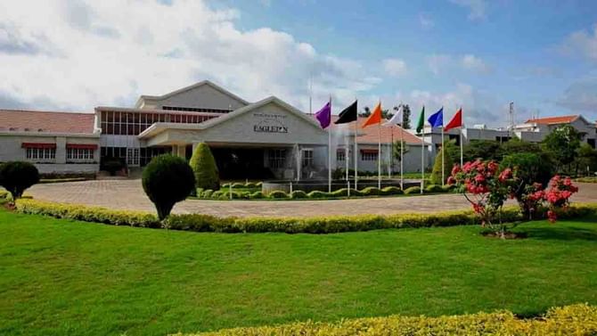 Eagleton Resort: ವಿದ್ಯಾರ್ಥಿಗಳು, ಟೆಕ್ಕಿಗಳು, ಉದ್ಯಮಿಗಳಿಗೆ ಡ್ರಗ್ಸ್ ತಾಣವಾಗಿದ್ದ ಈಗಲ್ಟನ್ ರೆಸಾರ್ಟ್ ಮೇಲೆ ಸಿಸಿಬಿ ದಾಳಿ Eagleton Resort: ವಿದ್ಯಾರ್ಥಿಗಳು, ಟೆಕ್ಕಿಗಳು, ಉದ್ಯಮಿಗಳಿಗೆ ಡ್ರಗ್ಸ್ ತಾಣವಾಗಿದ್ದ ಈಗಲ್ಟನ್ ರೆಸಾರ್ಟ್ ಮೇಲೆ ಸಿಸಿಬಿ ದಾಳಿ