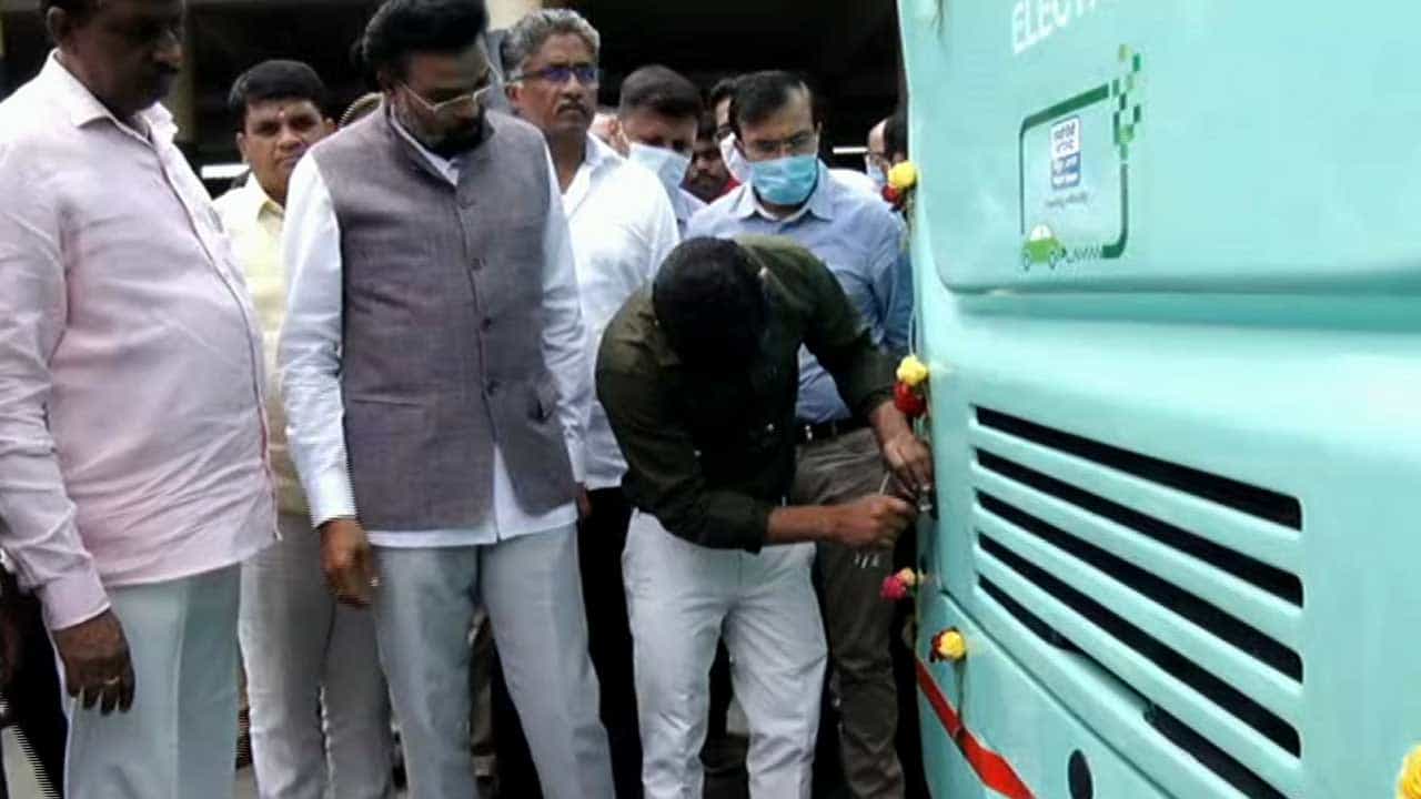 ಬೆಂಗಳೂರಲ್ಲಿ ಎಲೆಕ್ಟ್ರಿಕ್ ಬಸ್; ಬಿಎಂಟಿಸಿ ಖಾಸಗಿಕರಣದ ಮೊದಲ ಹೆಜ್ಜೆ? ಕಾರ್ಮಿಕರ ಆತಂಕ