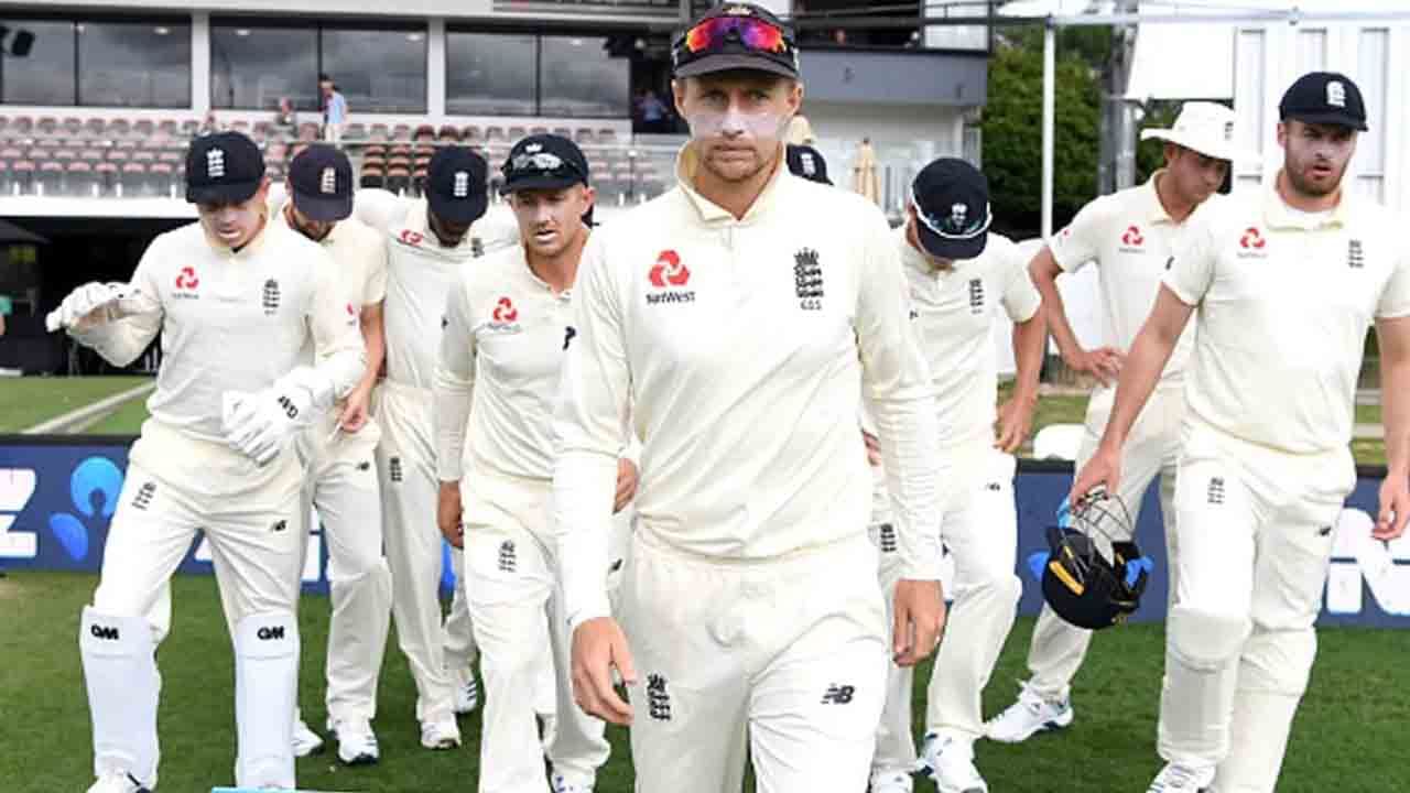 Ashes: ಪ್ರತಿಷ್ಠಿತ ಆ್ಯಷಸ್ ಸರಣಿ ಆಡದಿರಲು ಇಂಗ್ಲೆಂಡ್ ಆಟಗಾರರ ಚಿಂತನೆ: ಯಾಕೆ ಗೊತ್ತಾ? Ashes: ಪ್ರತಿಷ್ಠಿತ ಆ್ಯಷಸ್ ಸರಣಿ ಆಡದಿರಲು ಇಂಗ್ಲೆಂಡ್ ಆಟಗಾರರ ಚಿಂತನೆ: ಯಾಕೆ ಗೊತ್ತಾ?